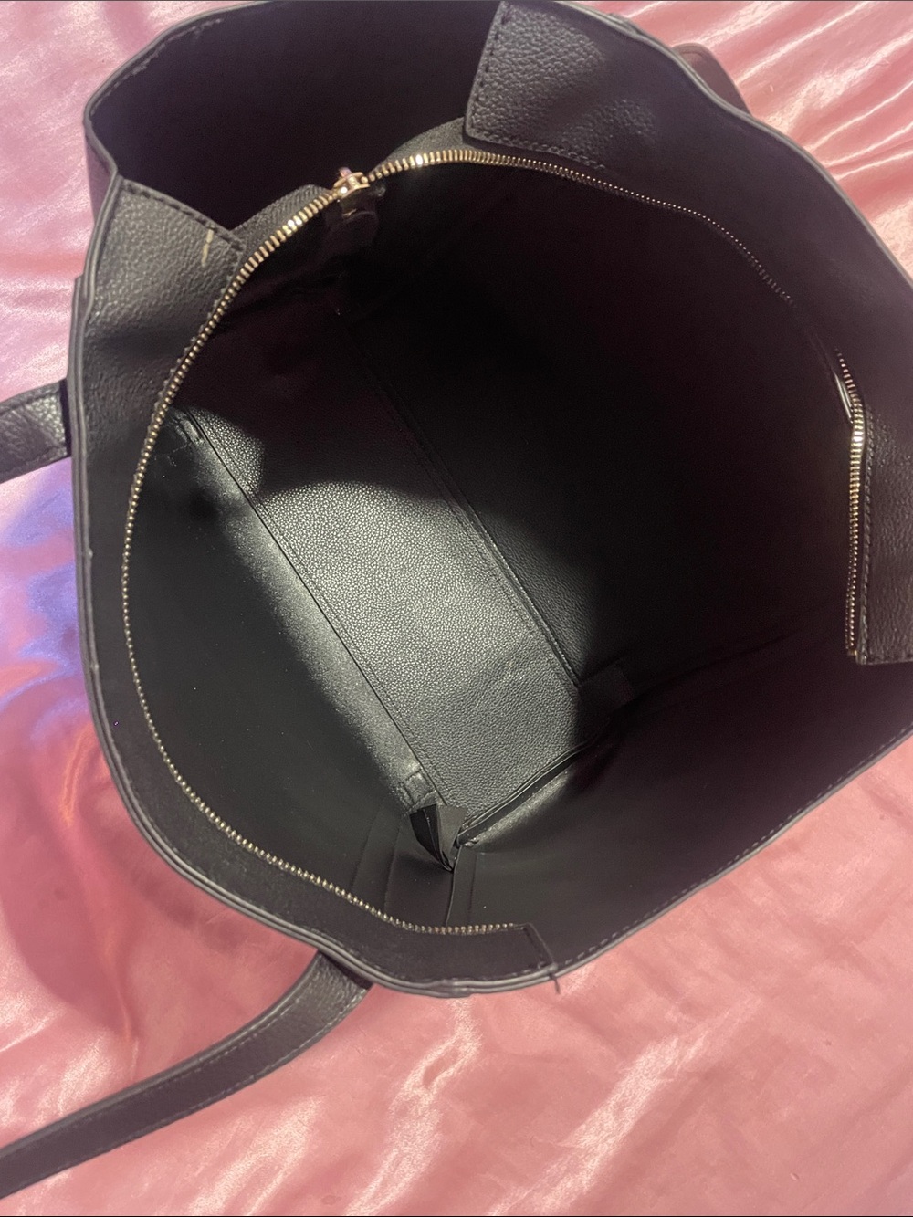 Black Guess Purse 🖤 - Picture 3 of 3